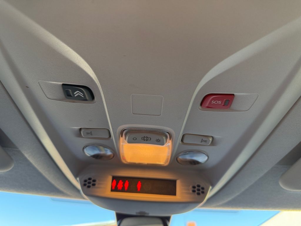 Fahrzeugabbildung Citroën Berlingo XL BlueHDi 130 FEEL 7-Sitzer