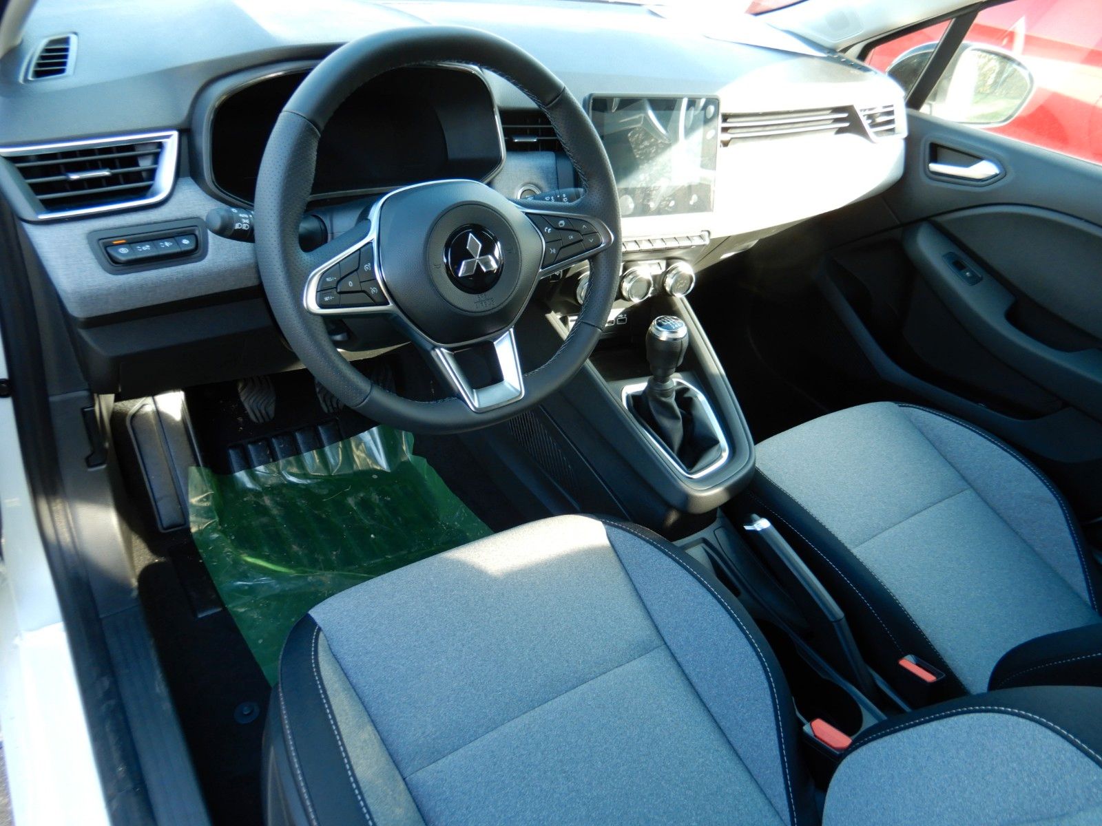 Fahrzeugabbildung Mitsubishi Colt MY25 1.0  Turbo Benziner Plus LED Sitzhzg