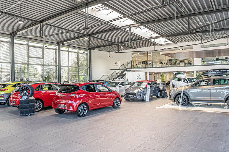 showroom-image-top