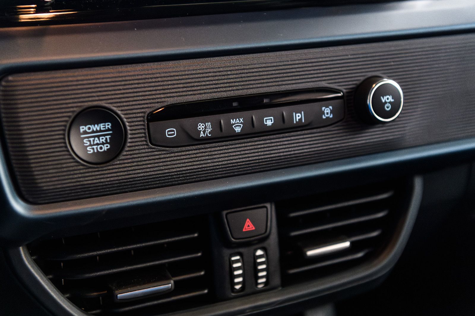 Fahrzeugabbildung Ford Tourneo Courier Active +Navi +ACC +Winter