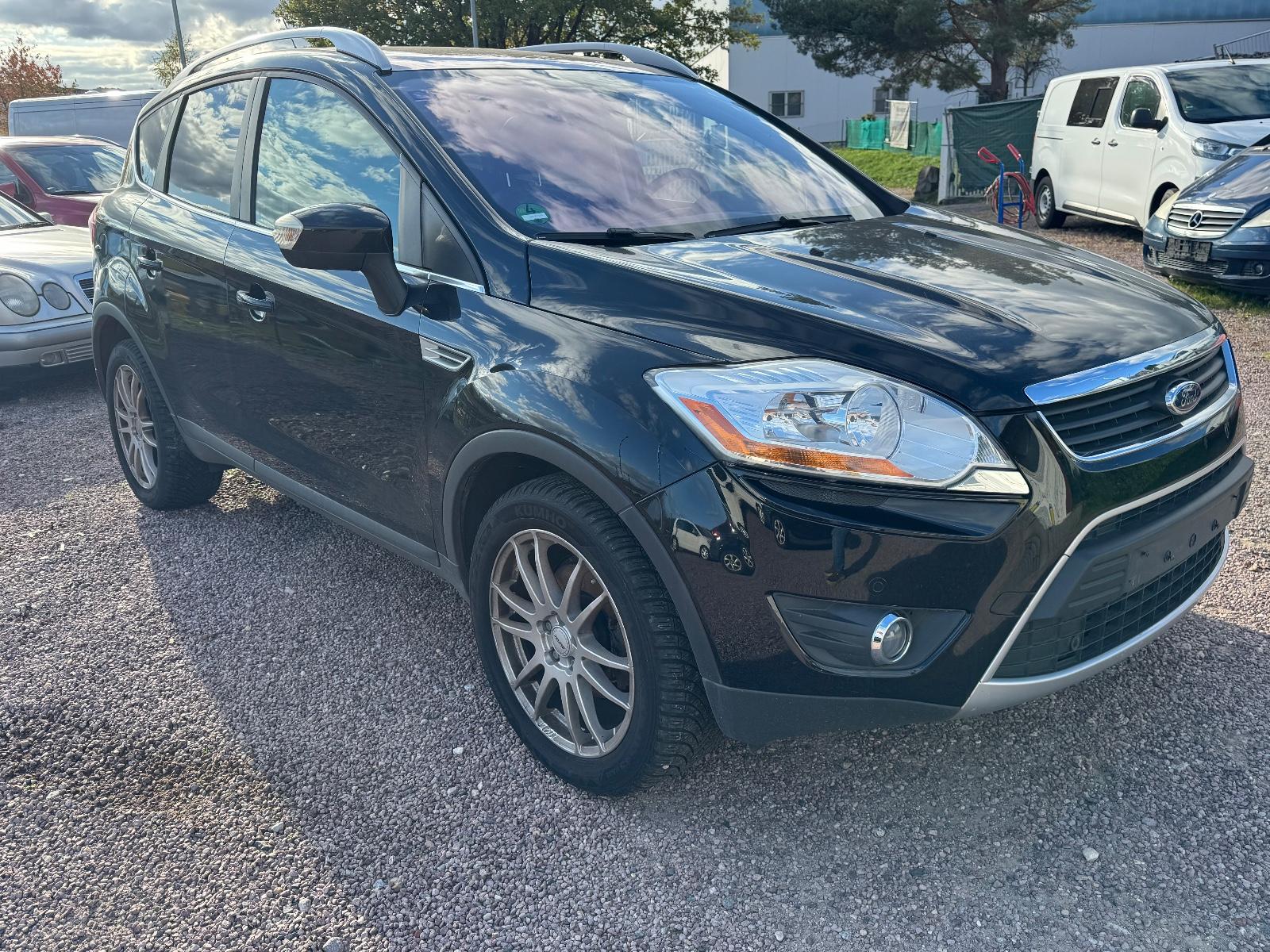 Ford Kuga Titanium 2.0 TDCi 4WD *Automatik*Leder*Pano