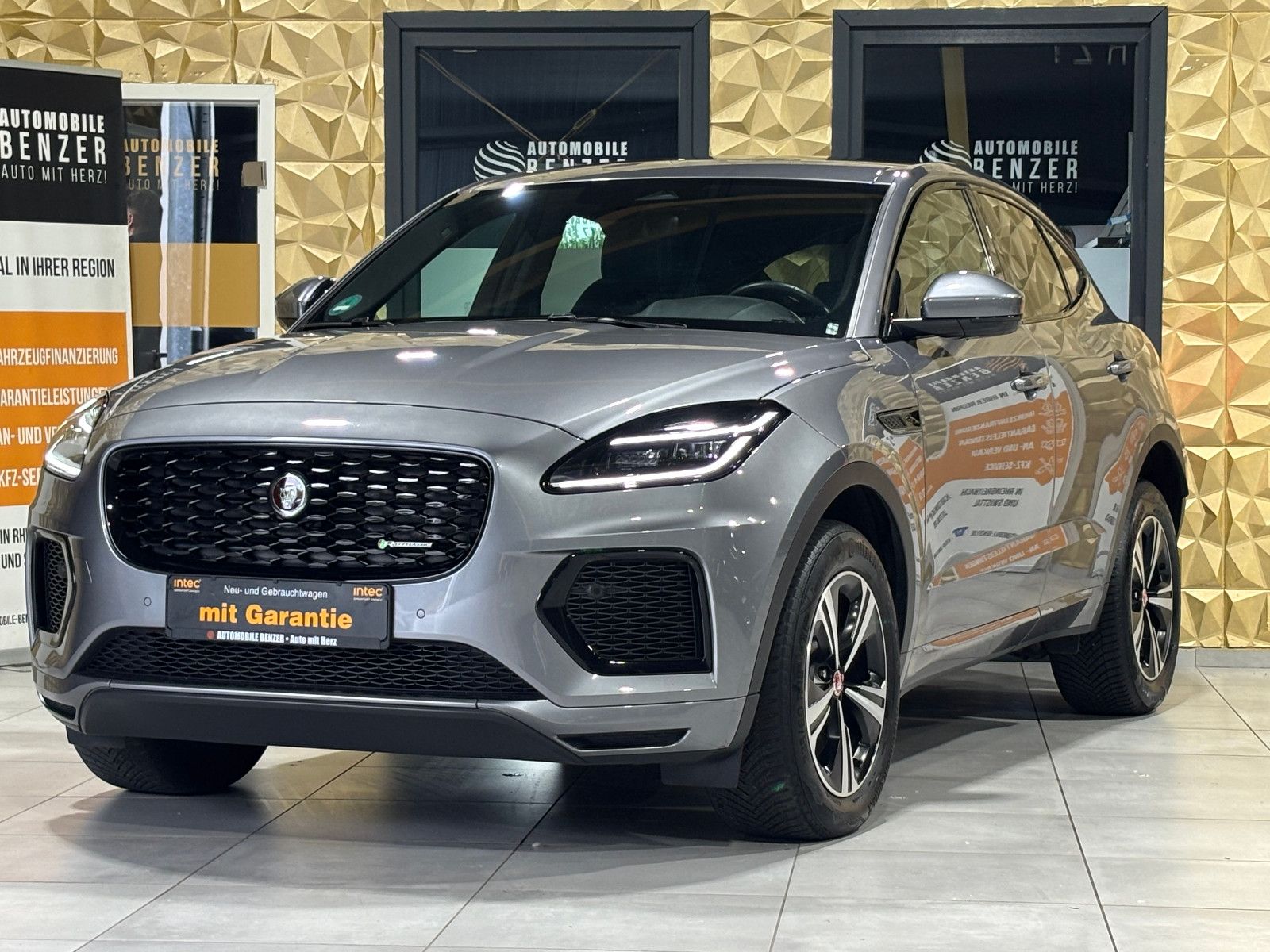 Fahrzeugabbildung Jaguar E-PACE R-Dynamic/AWD/PANORAMA/KAMERA/MERIDIAN