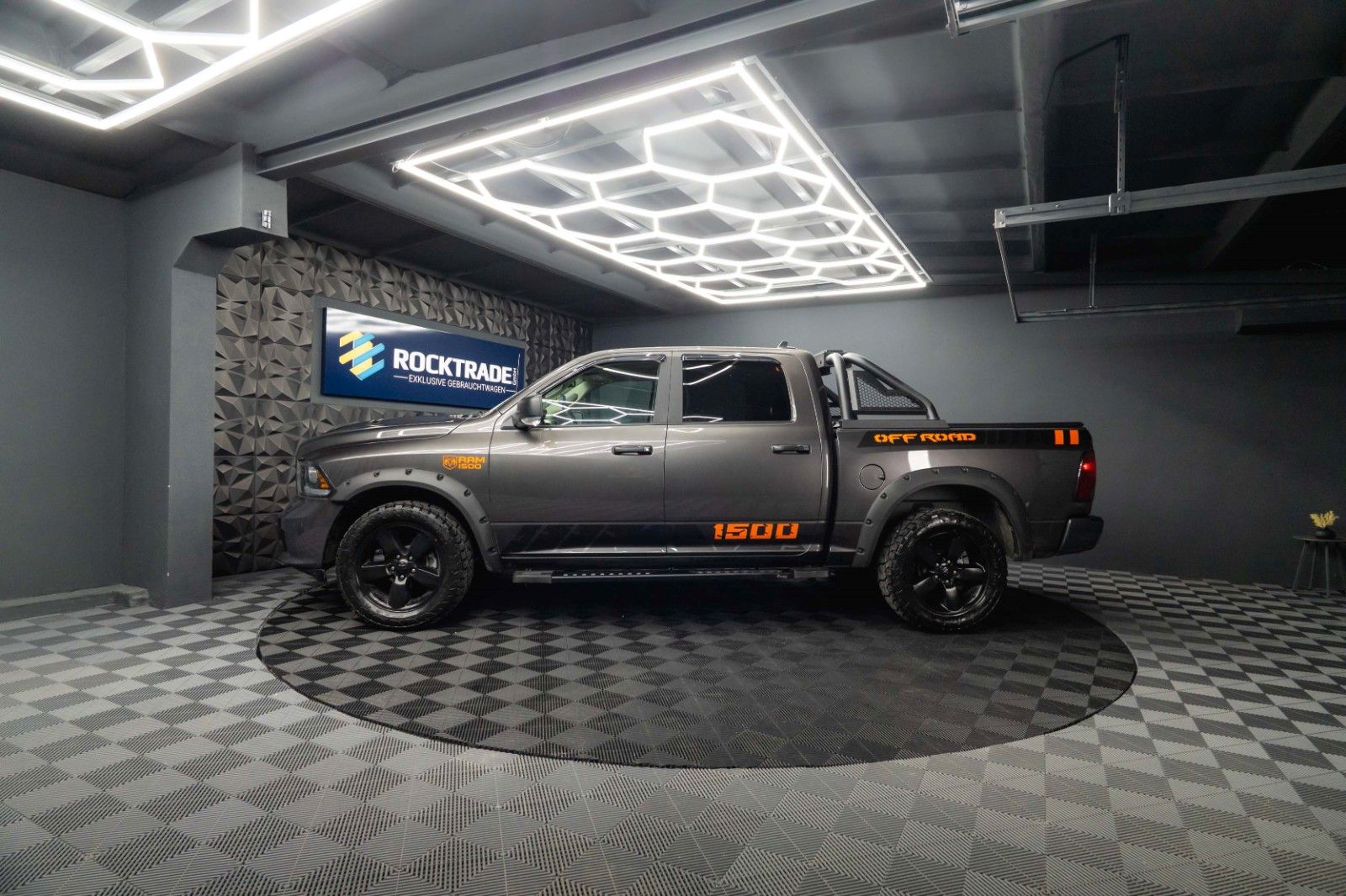 Fahrzeugabbildung Dodge RAM 5.7 V8 HEMI 4x4 OFFROAD Night-Paket *LED*