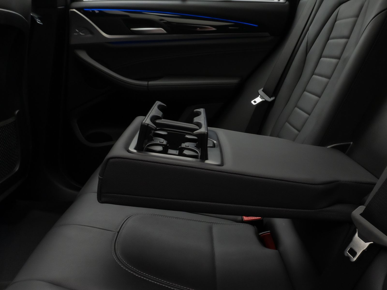 Fahrzeugabbildung BMW X3 xD30i Panorama Kamera DAB HiFi Komfort 20Zoll