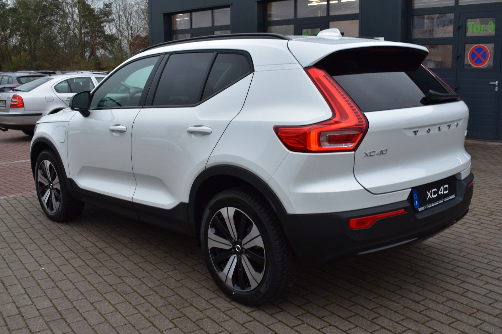 Fahrzeugabbildung Volvo XC40 T5 Recharge DKG Plus Dark*RFK*BLIS*ACC*AHK