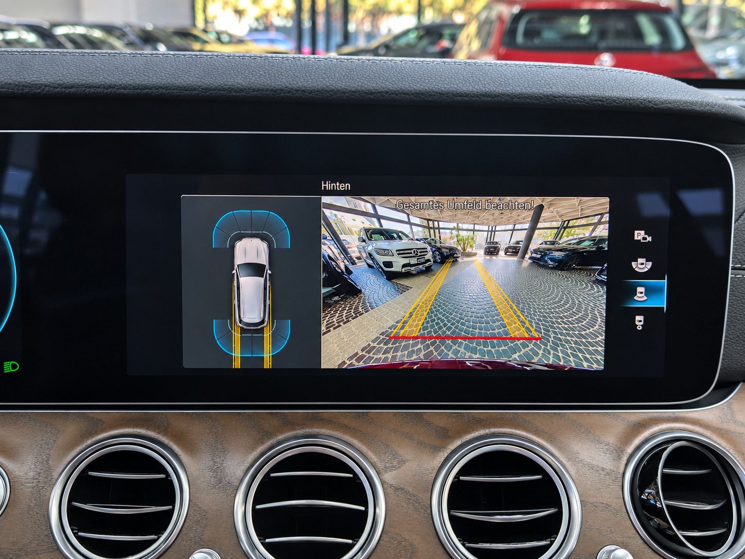 Fahrzeugabbildung Mercedes-Benz E 200 d T Avantgarde WIDE*AHK*LEDER*AMBI*BUR*KAM