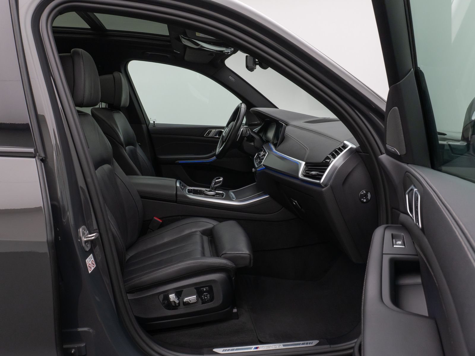 Fahrzeugabbildung BMW X5 M50i Panorama 360° Laser HUD H/K Individual