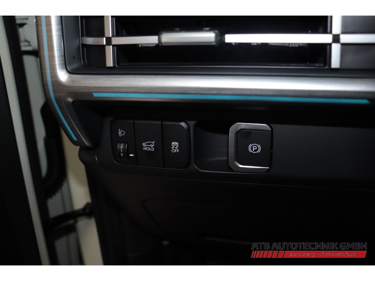 Fahrzeugabbildung Hyundai SANTA FE Intro 1.6 T-GDI Hybrid 4WD HUD Navi Mem