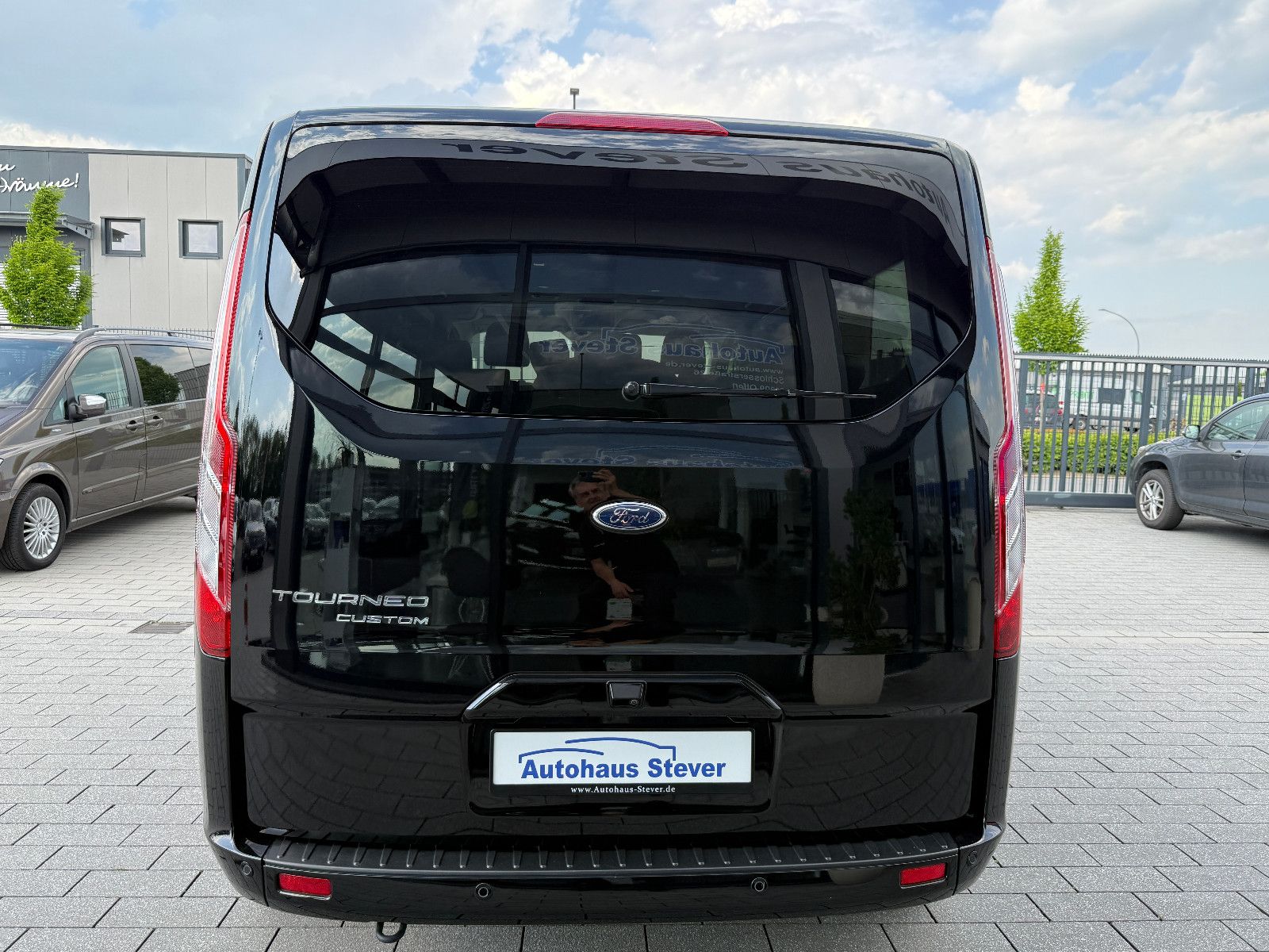 Fahrzeugabbildung Ford Transit/Tourneo Custom Kombi 320 L2 Tourneo Tita