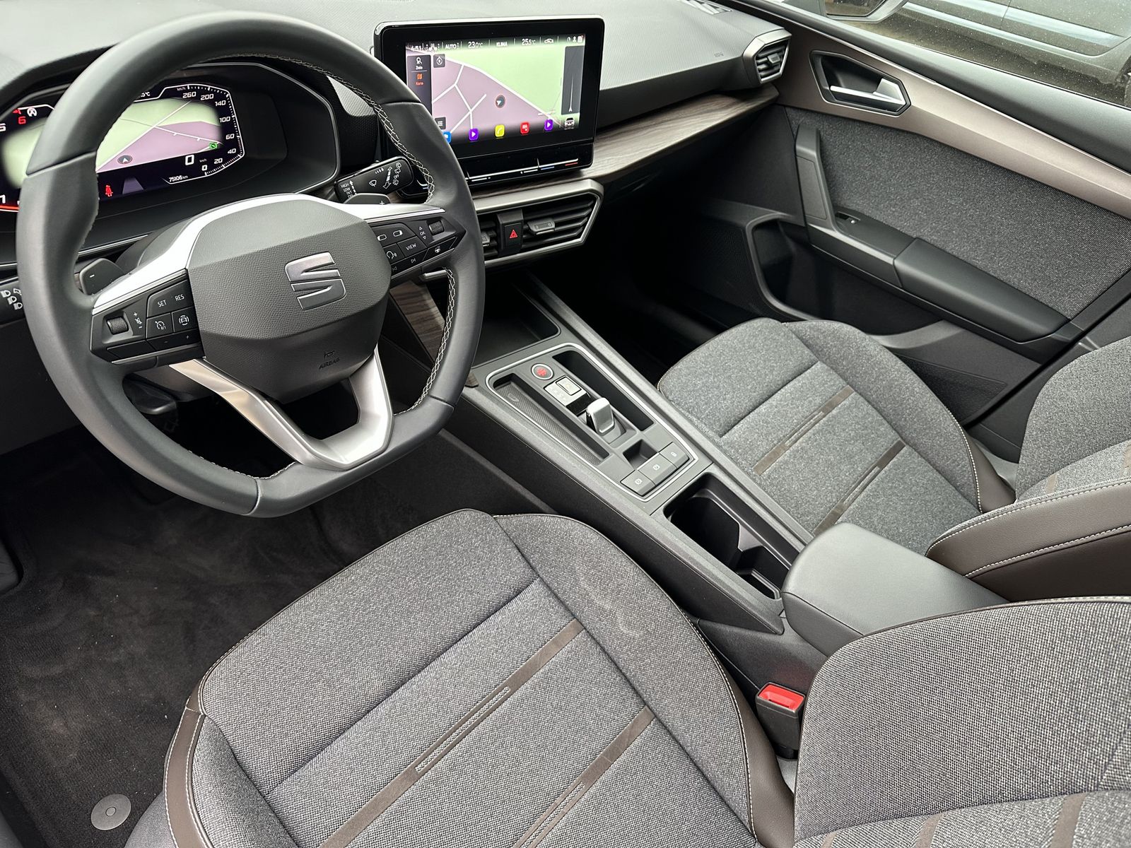 Fahrzeugabbildung SEAT Leon SpT 2.0 TDI DSG Xcellence NAV+LED+AHK+VCOCK