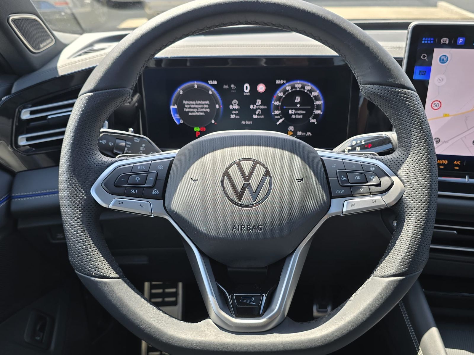 Fahrzeugabbildung Volkswagen Tiguan 2.0 TDI 4M R-Line PANO*H&K*AHK*MATRIX*20"