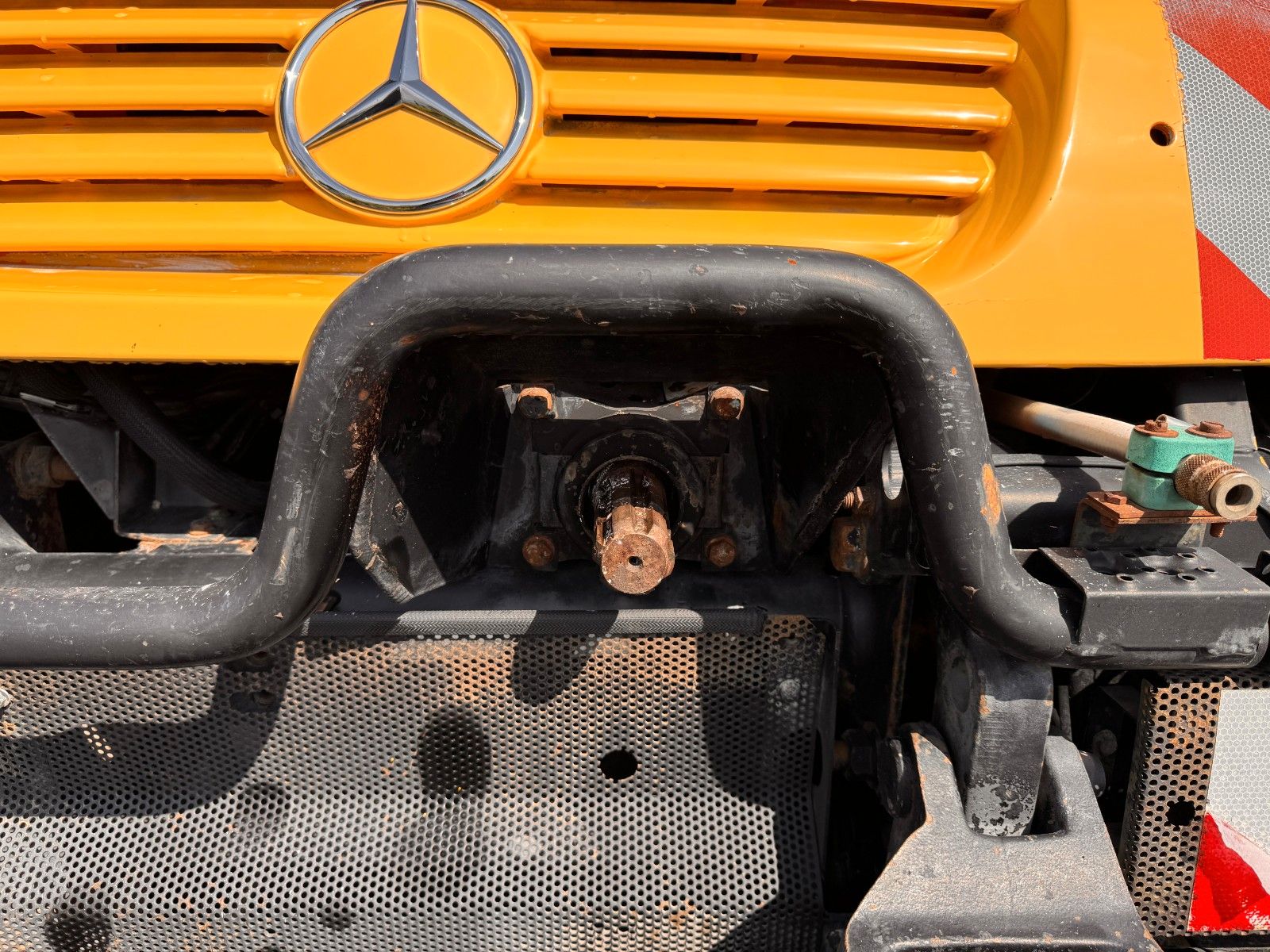 Fahrzeugabbildung Mercedes-Benz Unimog U300 4x4 Vario-Pilot