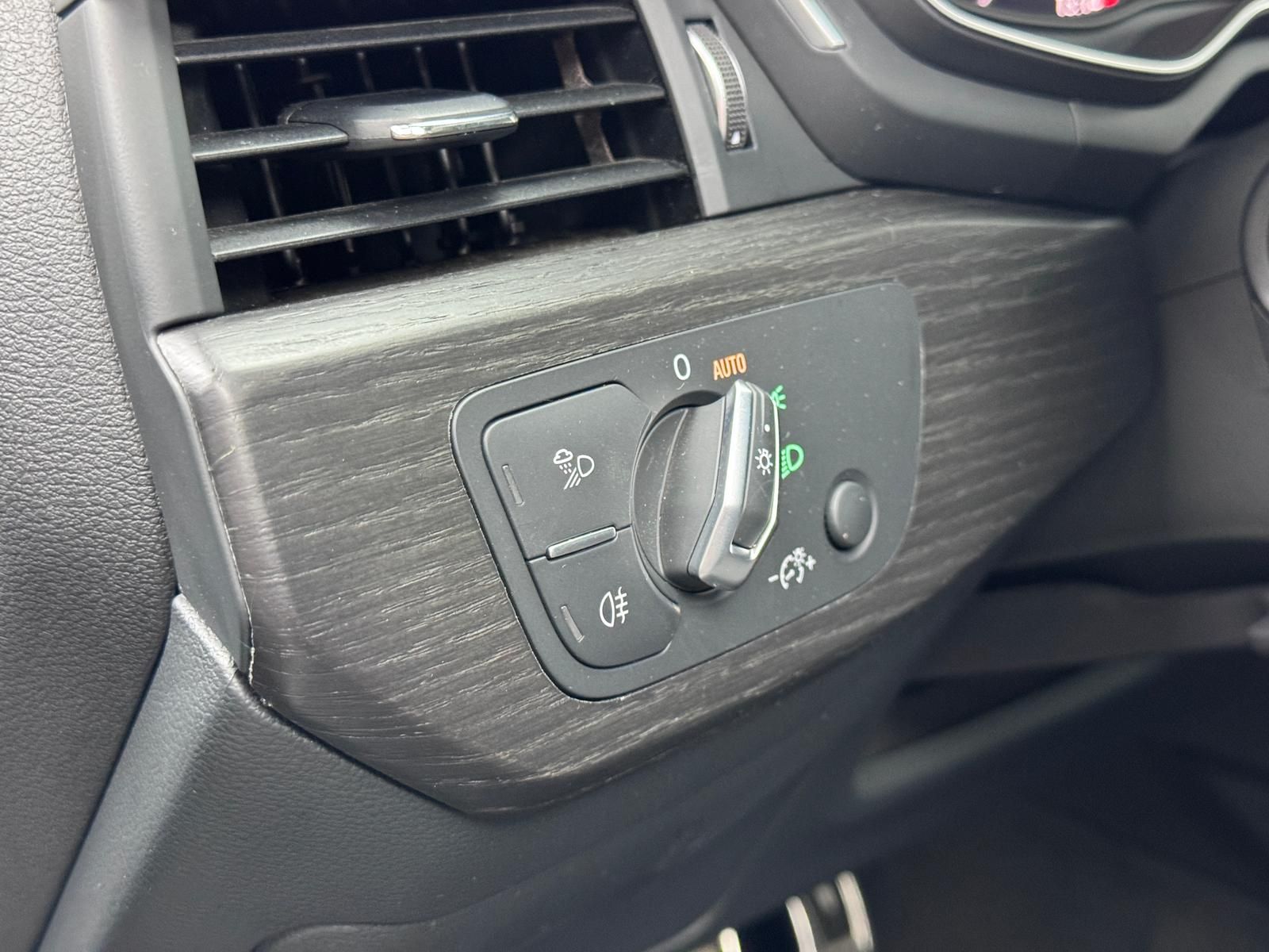 Fahrzeugabbildung Audi 40 TDI S-LINE MATRIX/ACC/KEYL/PANO/VIRTUAL/R-CAM