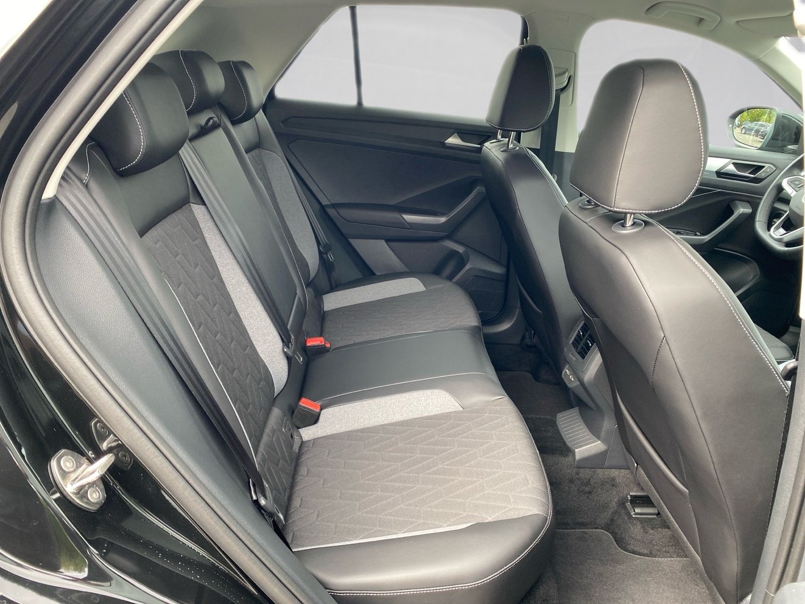 Volkswagen T-Roc - Bild 11