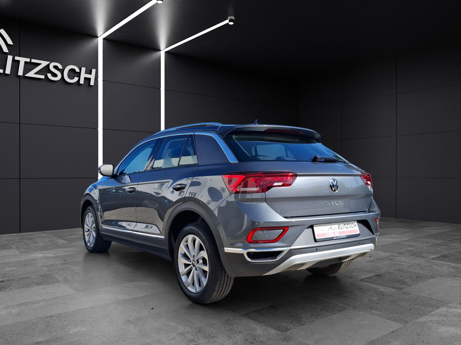 Fahrzeugabbildung Volkswagen T-Roc TSI Style DSG STH LED AHK Navi AID ACC RFK