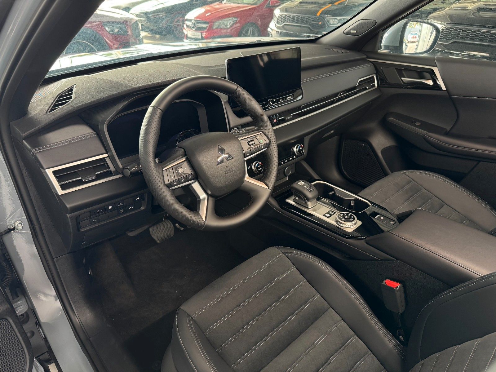 Fahrzeugabbildung Mitsubishi Outlander 2.4 PHEV 4WD Select