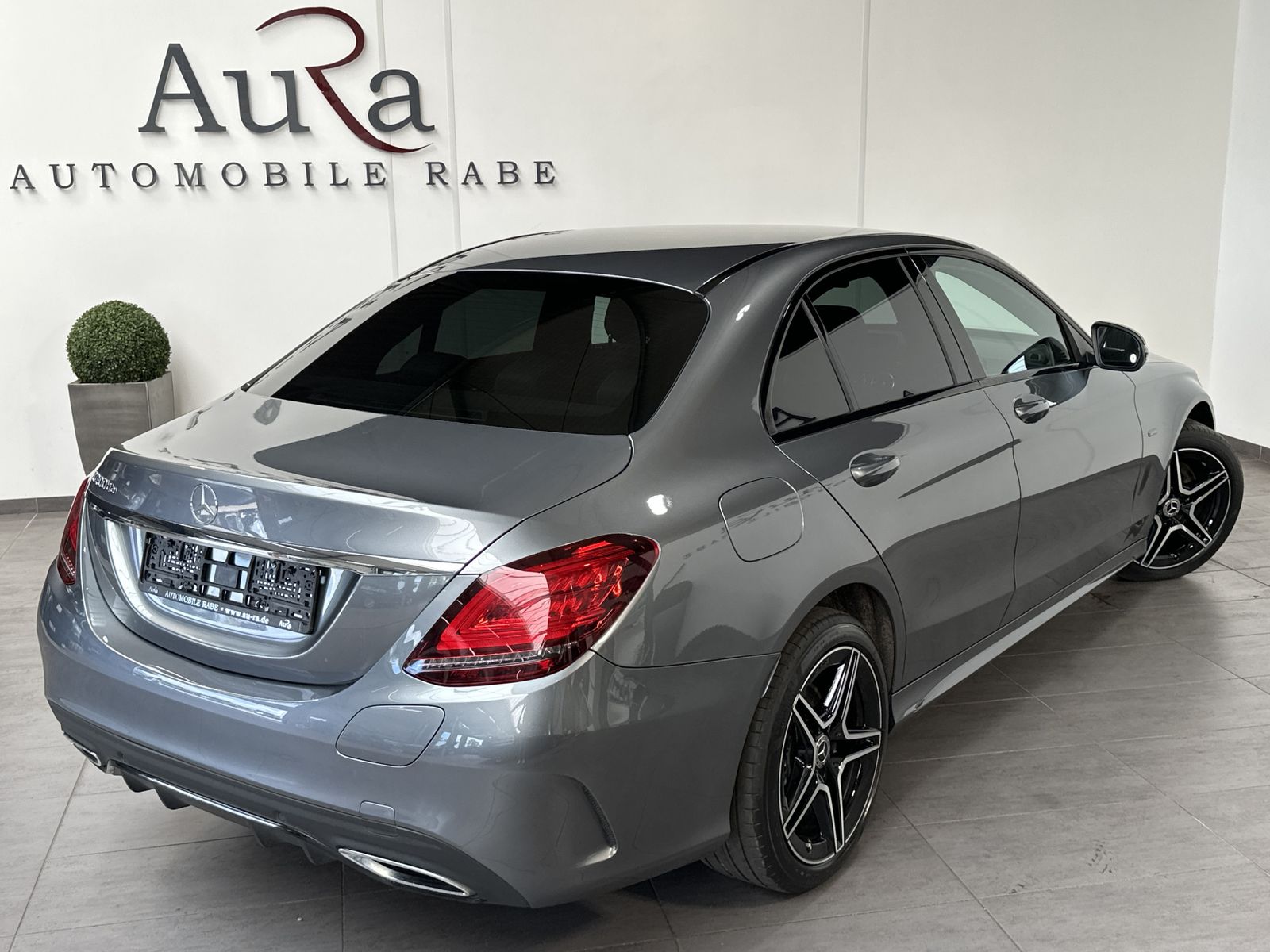 Fahrzeugabbildung Mercedes-Benz C 300de AMG-Line NIGHT-PAKET+NAV+LED+DISTRONIC