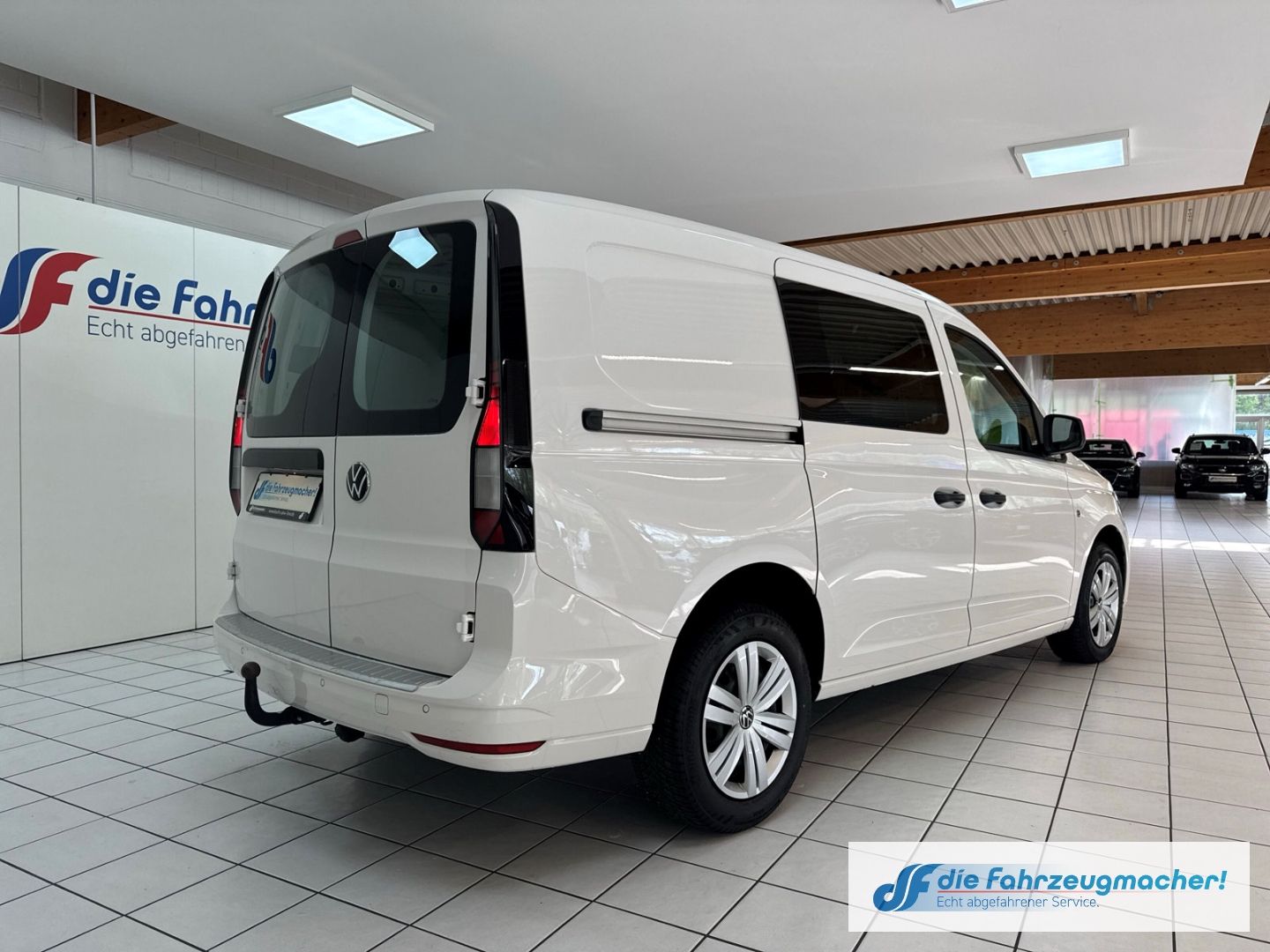 Fahrzeugabbildung Volkswagen Caddy Cargo Maxi DSG AHK 25tkm Temp PDCv+h El. P
