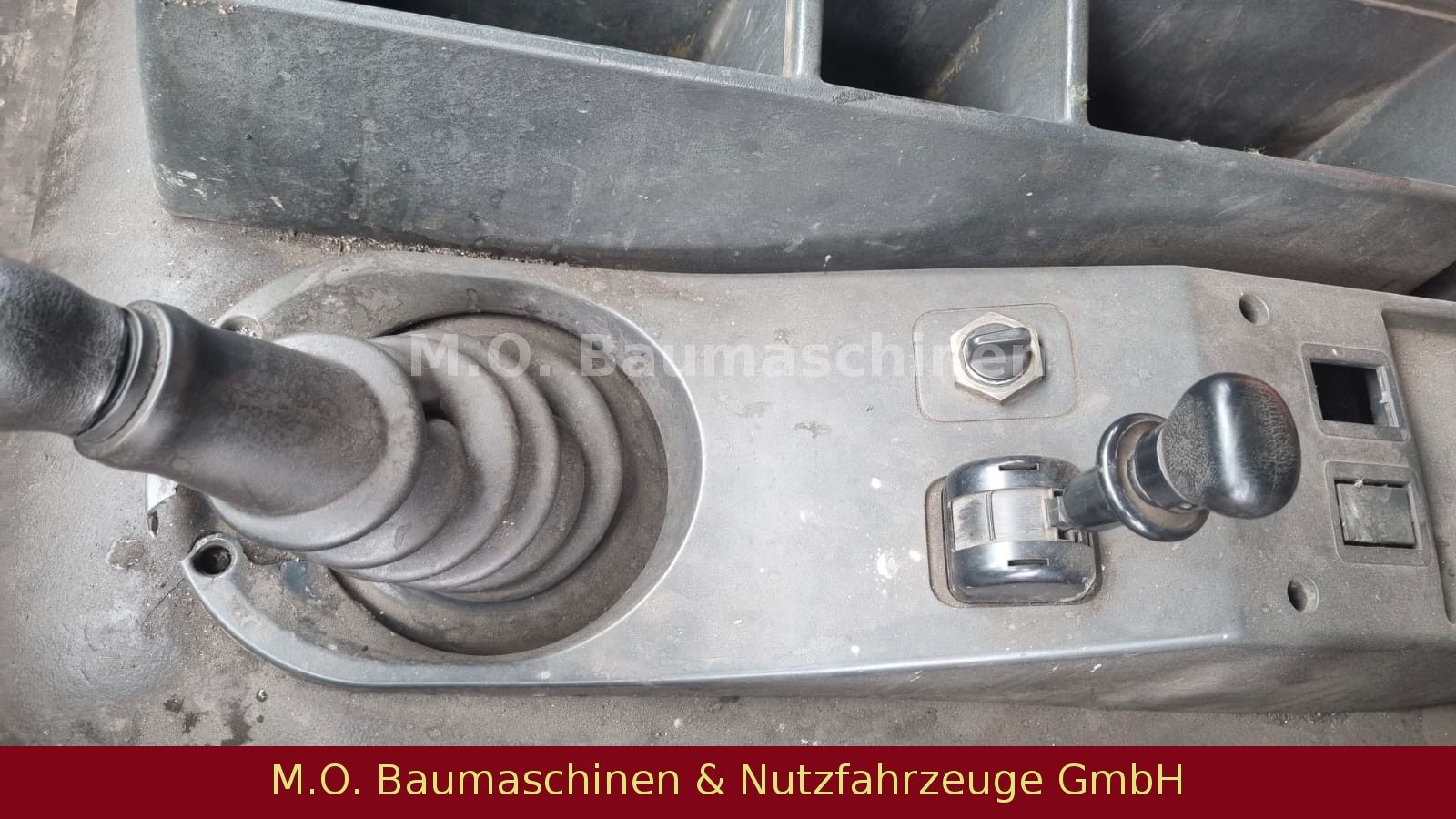 Fahrzeugabbildung MAN 8.153 / Saug u. Druckwagen / 4x2/