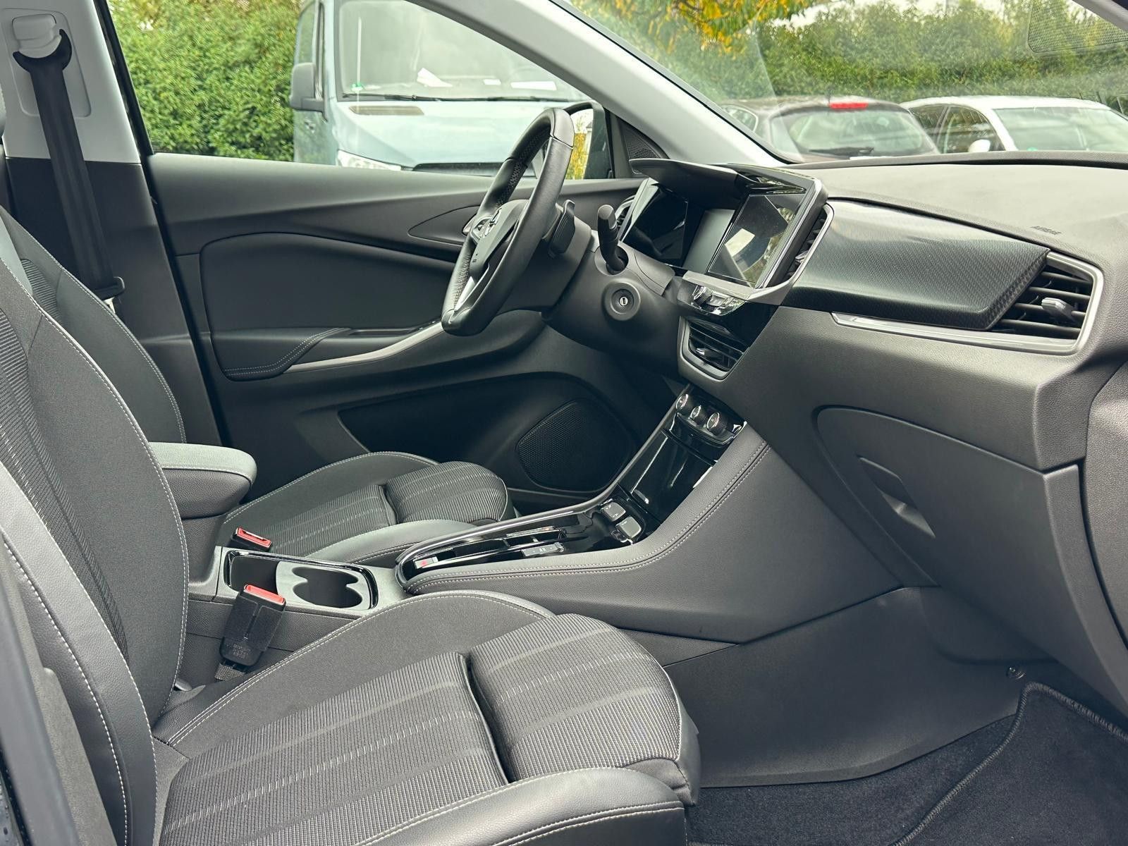 Fahrzeugabbildung Opel Grandland 1.2 GS Line VIRTUAL+LED+KAM+TEMPO+SHZ+