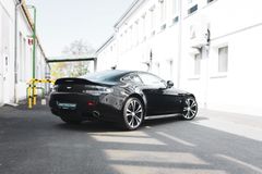 Fahrzeugabbildung Aston Martin V12 Vantage Carbon Black Edition *MwSt / Manual*