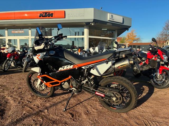 KTM 950 ADVENTURE mit Akra und R  Fahrwerk