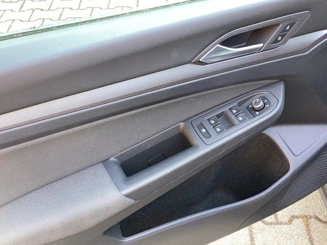 Fahrzeugabbildung Volkswagen Golf VIII Active eTSI DSG LED Navi AID ACC RFK S