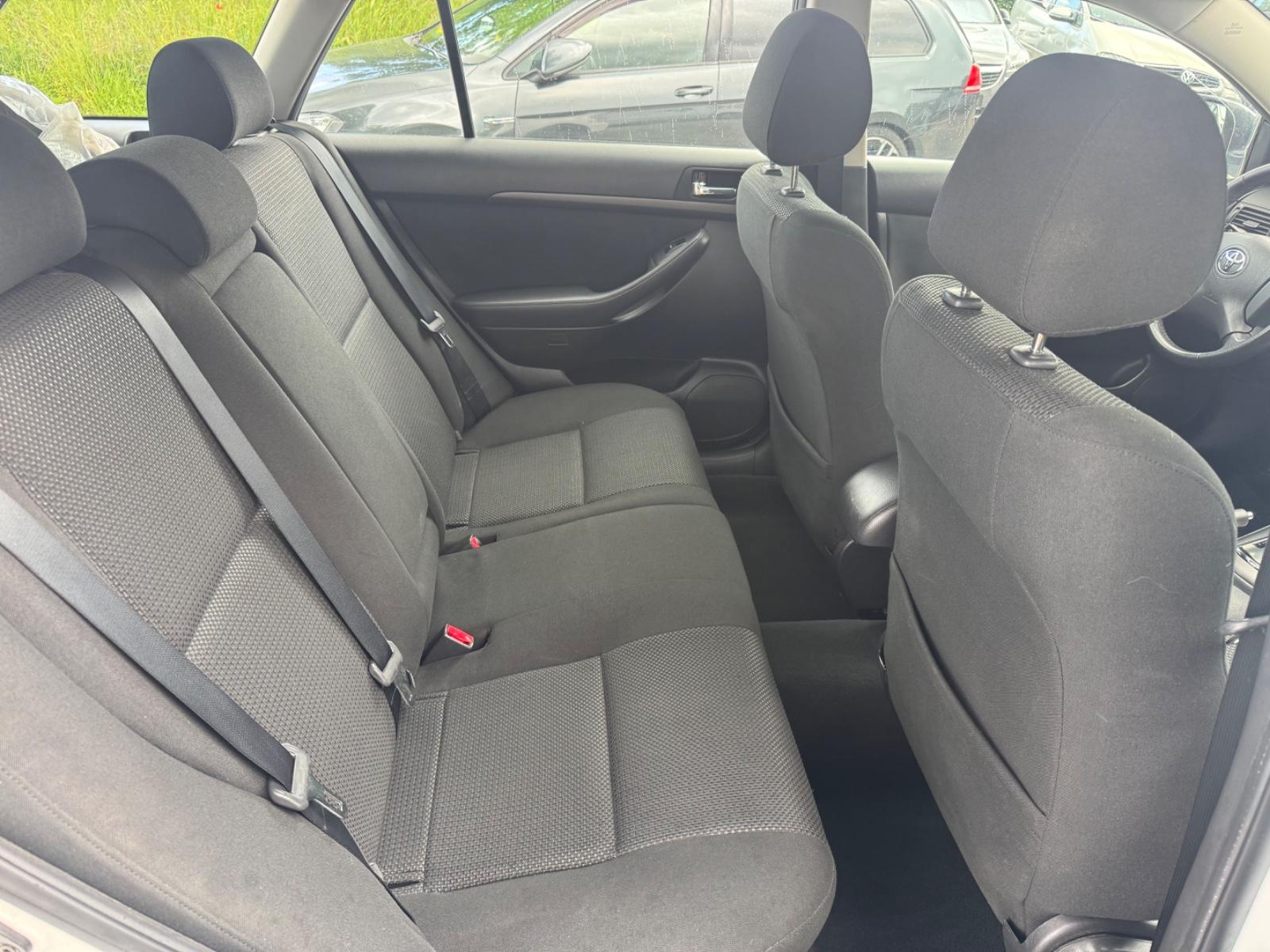 Toyota Avensis 2004 — photo 7