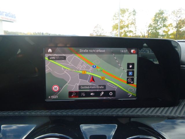 Fahrzeugabbildung Mercedes-Benz CLA 180 Shooting Brake >AUT/NAVI/Teilleder<