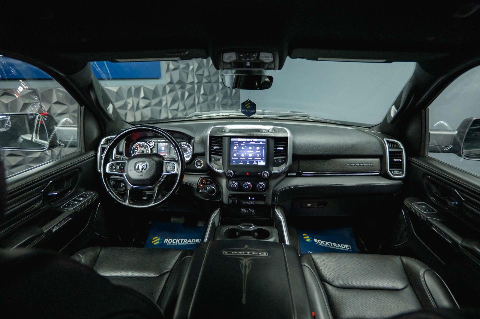 Fahrzeugabbildung Dodge RAM 5.7 V8 HEMI 4x4 BLACK EDITION Longbed 19%