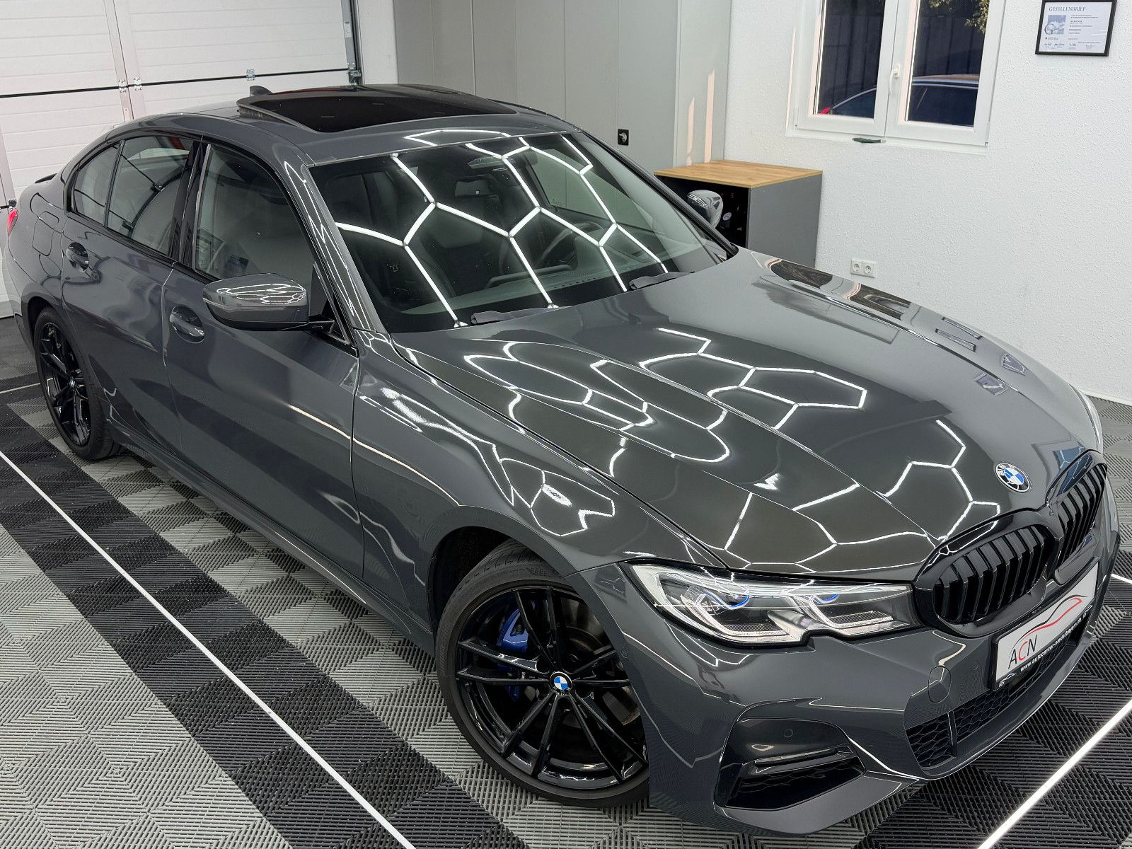 Fahrzeugabbildung BMW 330 i xDrive M SPORT/LASER/H&K/PANO/MEMORY/DE FZ