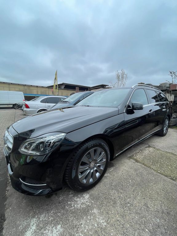 Image of Mercedes-Benz E 200