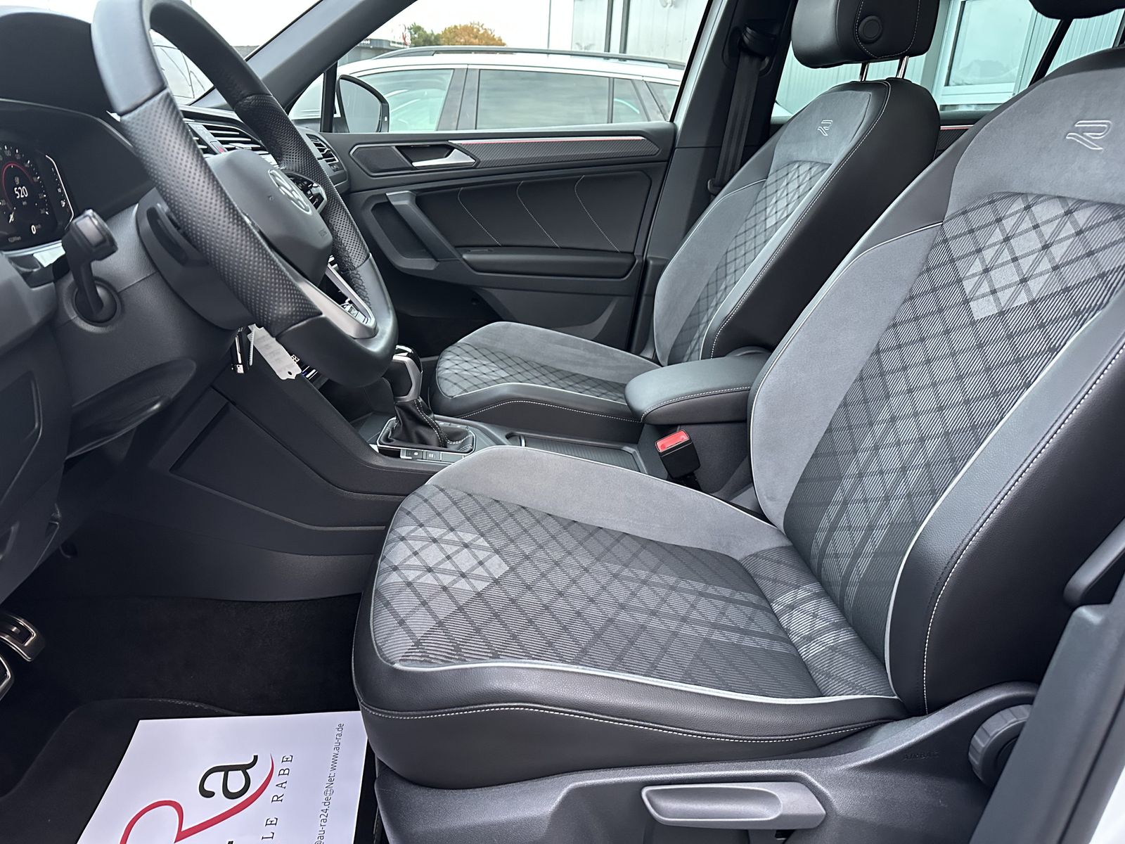 Fahrzeugabbildung Volkswagen Tiguan 1.4 eHybrid DSG R-Line NAV+LED+ACC+V-COCK