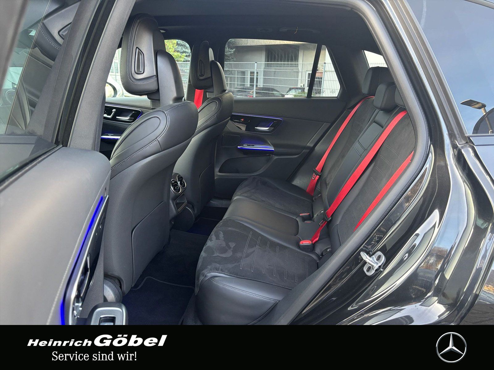 Fahrzeugabbildung Mercedes-Benz GLC 300 d 4M AMG*PANO*AHK*20ZOLL*360°KAM*DISTRON