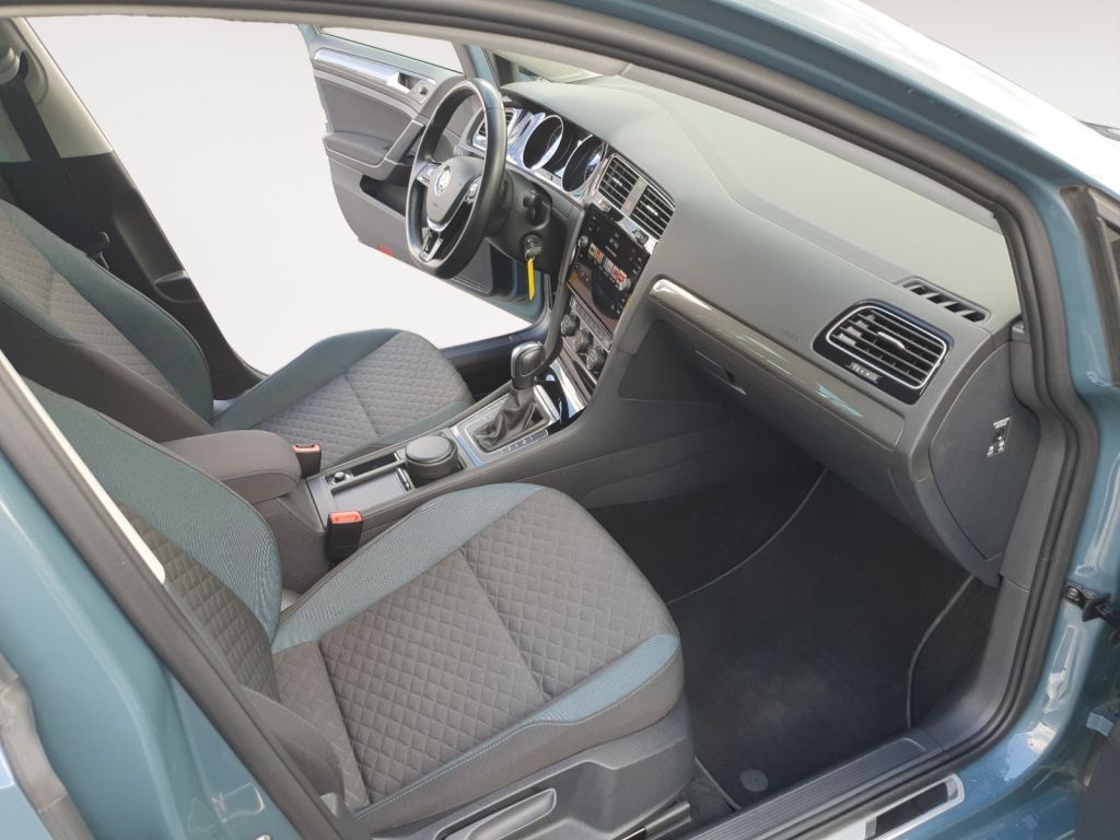 Fahrzeugabbildung Volkswagen Golf 1.5 TSI ACT DSG IQ.DRIVE SH,ACC,PDC,FSH