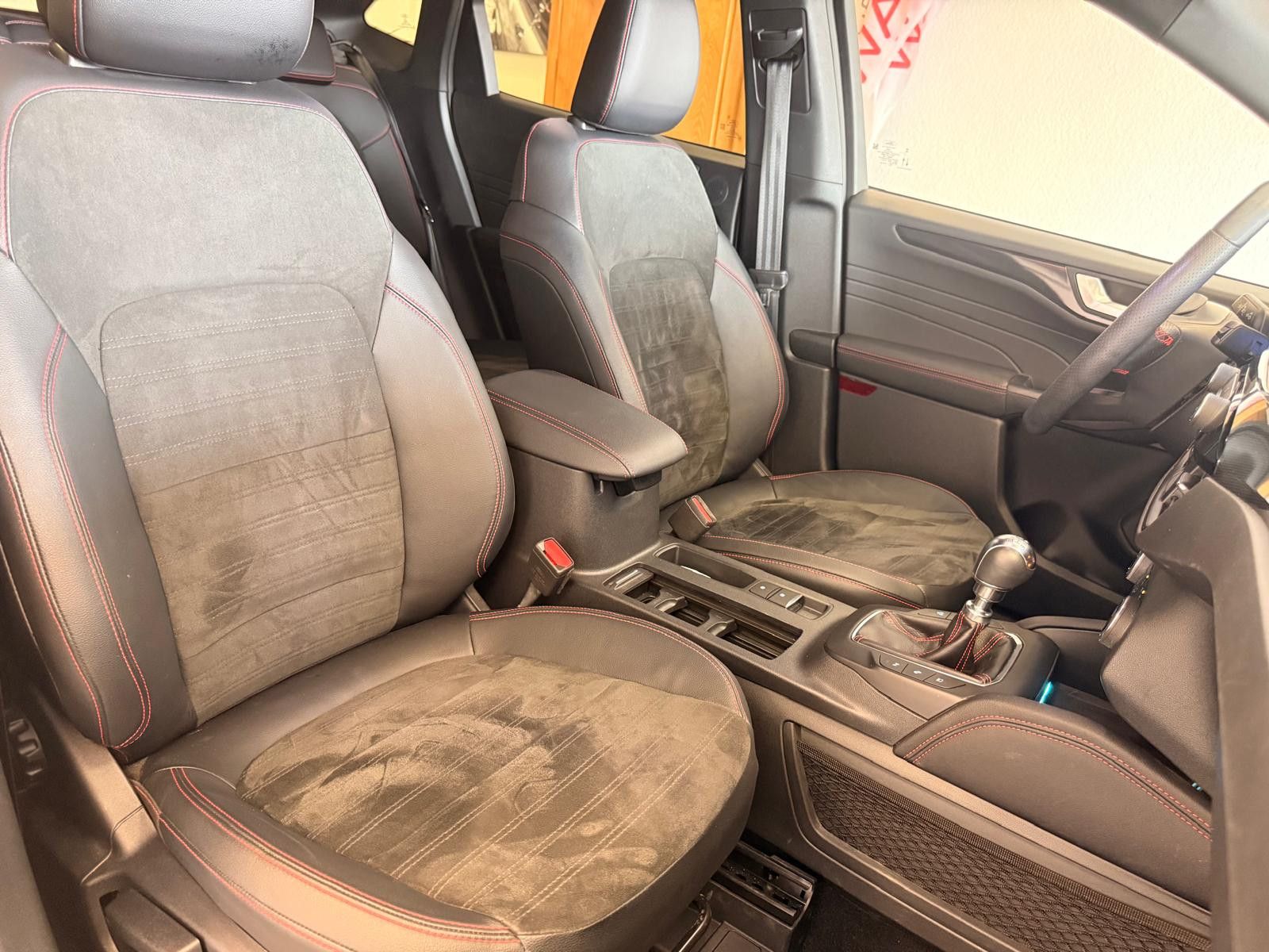Fahrzeugabbildung Ford Kuga ST-Line X / LED / KAMERA / 25TKM