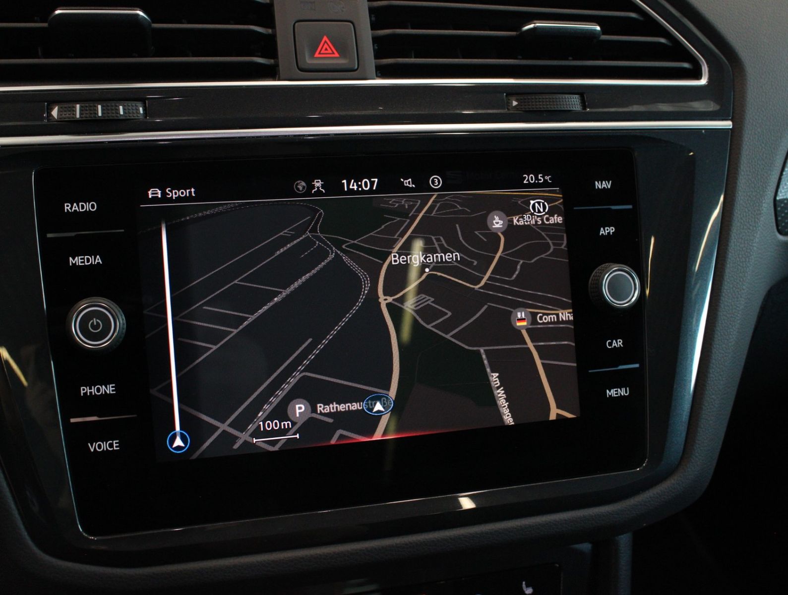 Fahrzeugabbildung Volkswagen Tiguan R-Line 4Motion 2.0 TDI*HUD*Matrix*e.AHK
