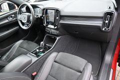 Fahrzeugabbildung Volvo XC40 T4 Autom. R-Design*FSHZG*RFK*BLIS*ACC*AHK