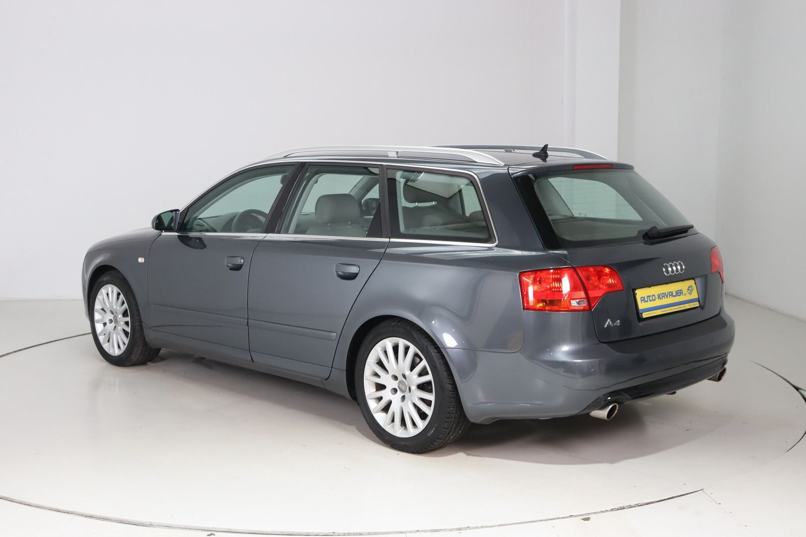 Fahrzeugabbildung Audi A4 Avant 3.2 V6 quattro * Navi * Xenon *