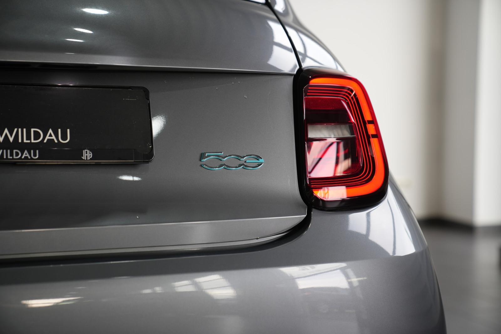 Fiat 500 e 3+1 Icon *AUT*SHZ*KAMERA*CARPLAY*