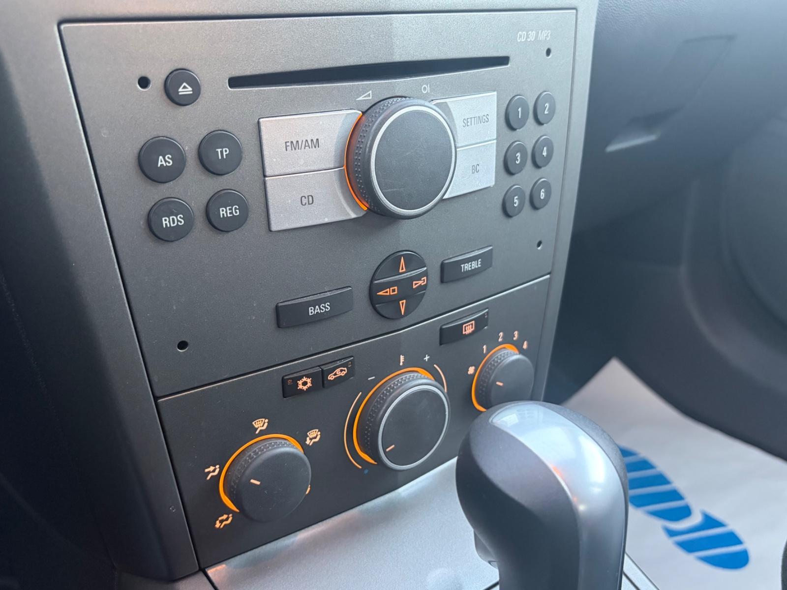 Opel Astra 2004 — photo 15