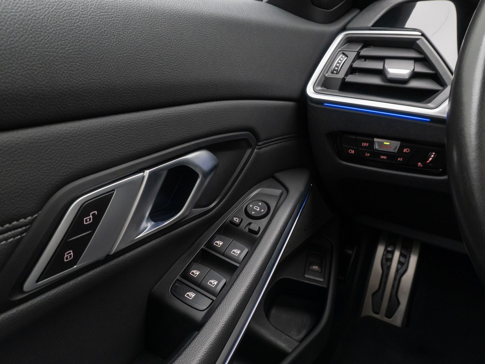 Fahrzeugabbildung BMW M340d  xD 360°DAB H/K Lenkrhzg AHK Komfort Alarm