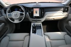 Fahrzeugabbildung Volvo XC60 B4 D AWD Ultimate Dark*STDHZG*360°*LUFT*