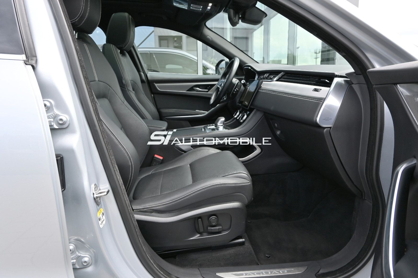 Fahrzeugabbildung Jaguar F-Pace D300 R-DYNAMIC SE AWD °ACC°AHK°HUD°PANO°