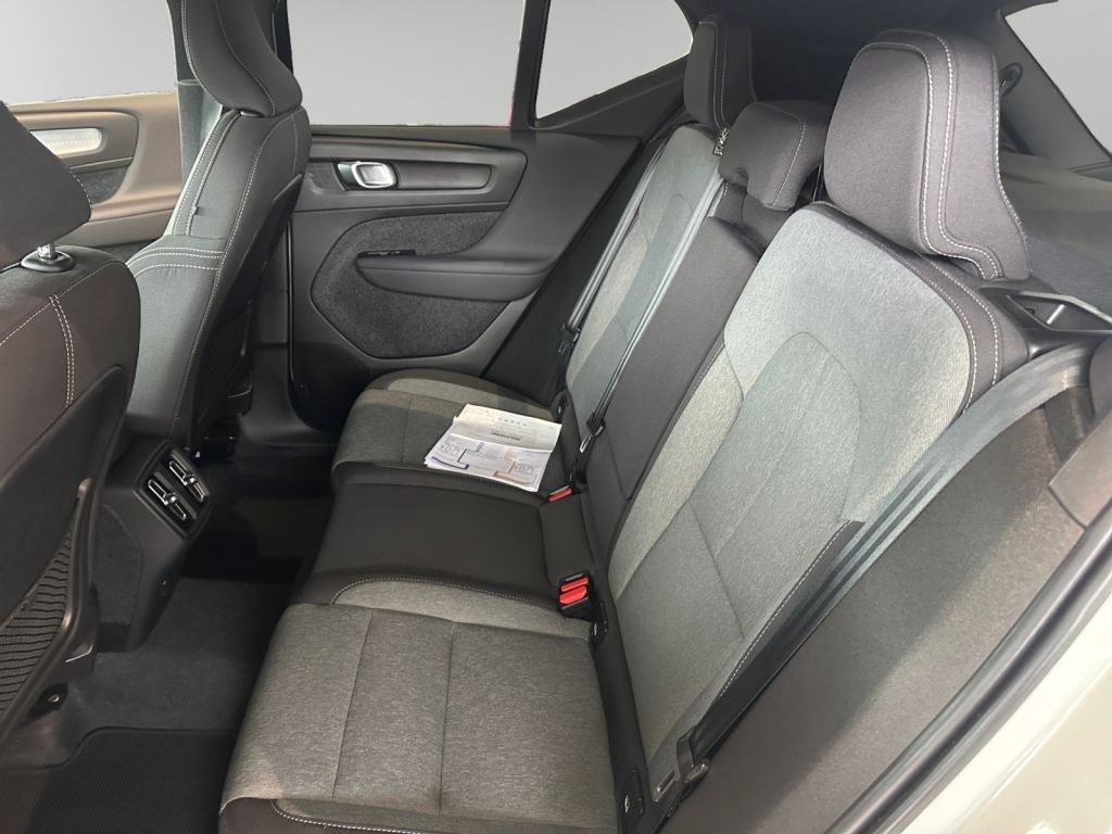 VOLVO XC40 B4 B DKG Plus Dark Fahrerassistenz-Paket VOLVO XC40 B4 B DKG Plus Dark Fahrerassistenz-Paket