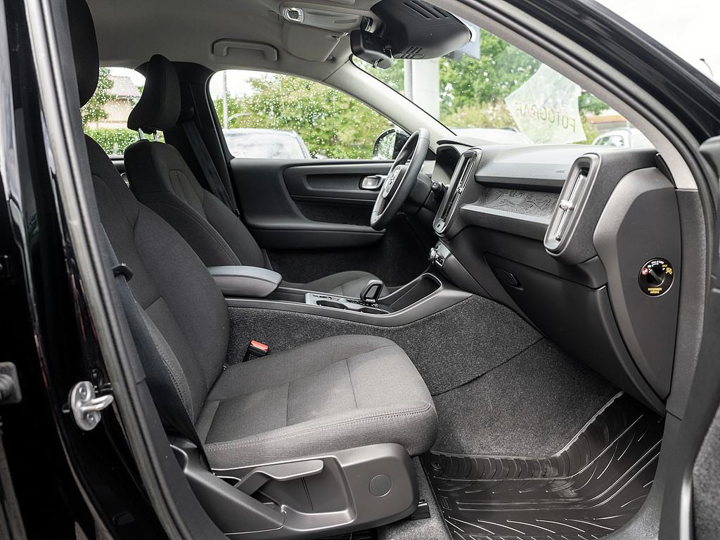 Volvo XC40 T3 Momentum Core SHZ KAMERA NAVI W-LAN LED