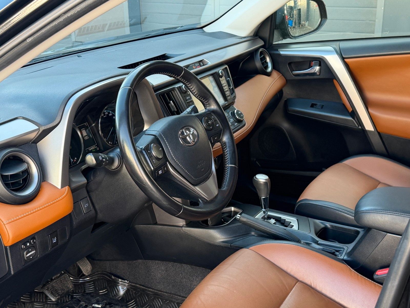 Fahrzeugabbildung Toyota RAV 4 2.5 Hybrid Executive 4x4 *Nav*AHK*LED*RFK*