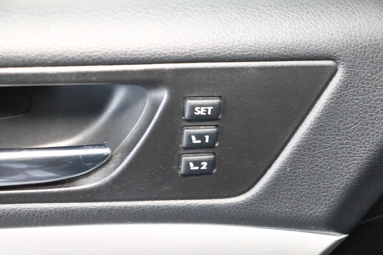 Fahrzeugabbildung Subaru Legacy Kombi 2.0D Outback Comfort Navigation