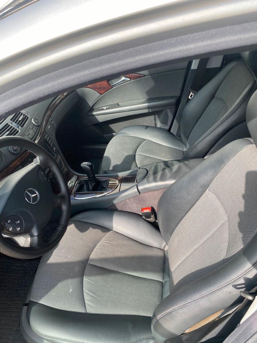 Mercedes-Benz E220 2004 — photo 10