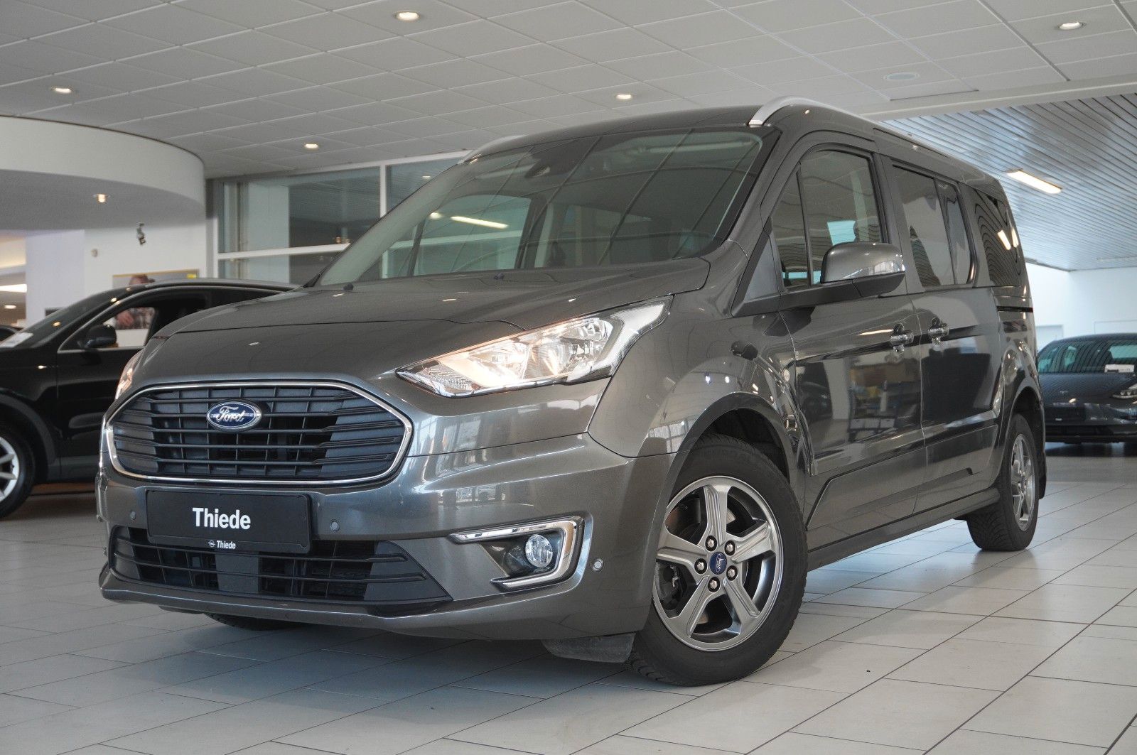 Fahrzeugabbildung Ford Grand Tourneo CONN. 1.5D TITANIUM 7-SITZ NAVI/SH